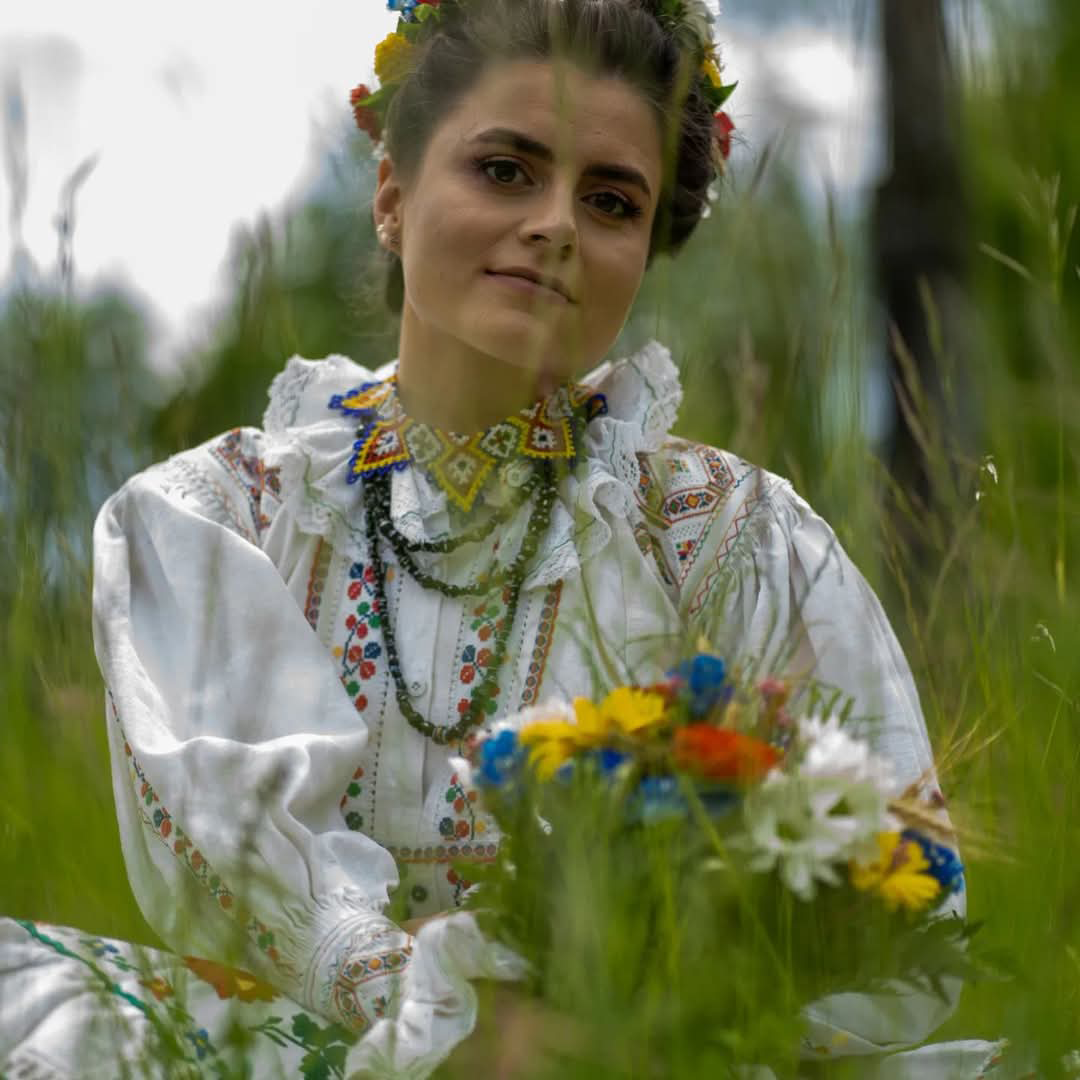Girl portrait in rustic natural setting, Cluj-Napoca